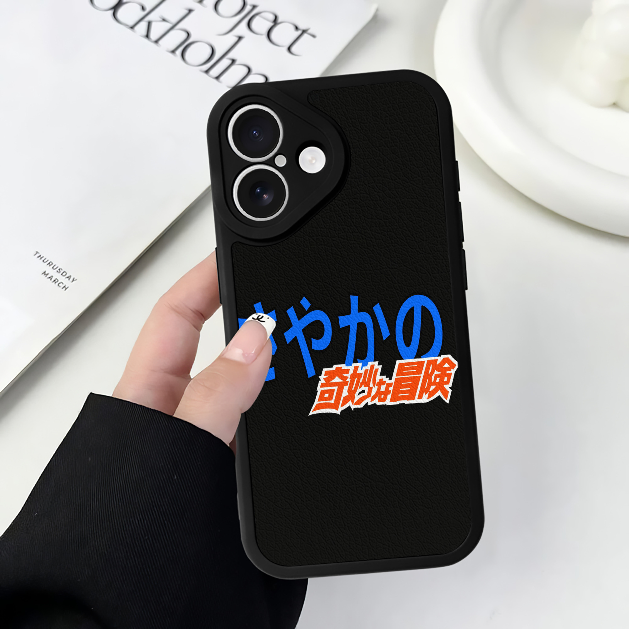 （画像用） ジョジョの奇妙な冒険 JoJo's Bizarre Adventure 【iPhone 16シリーズ対応】シリコンスマホケース（レザー調） 材質：シリコン